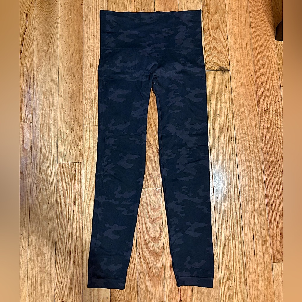 Spanx Black Camouflage Seamless Leggings